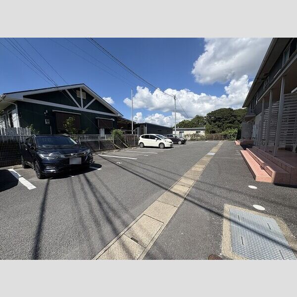 駐車場 (共用:駐輪場)