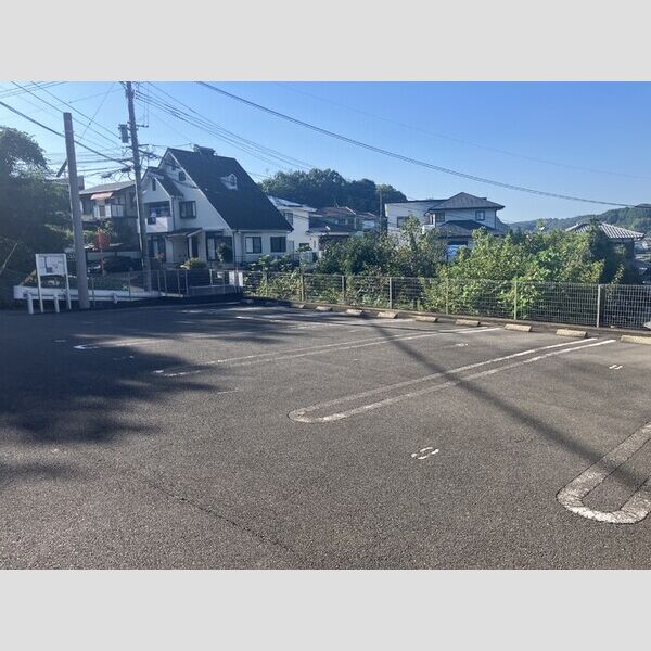 駐車場 (リッチアイリス 駐車場)