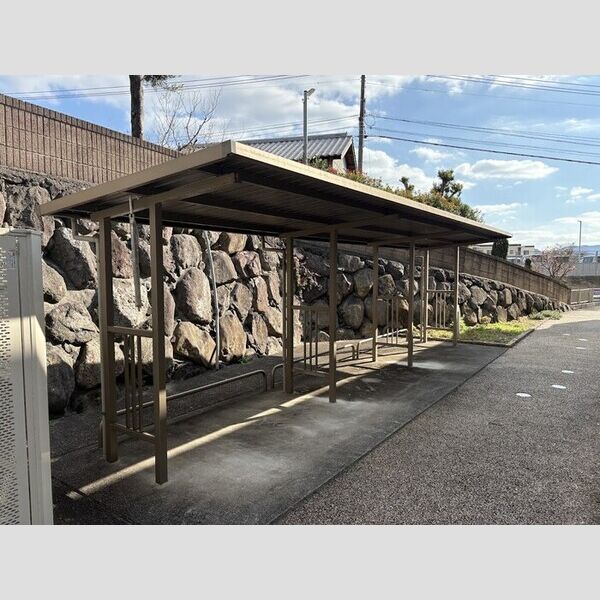 現地周辺 (共用部 駐輪場)