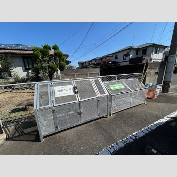 現地周辺 (ゴミ置場)