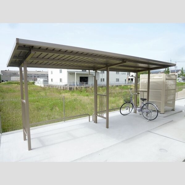 現地周辺 (駐輪場)