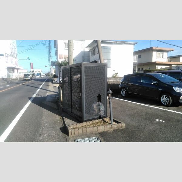 現地周辺 (共用部　ゴミステーション)