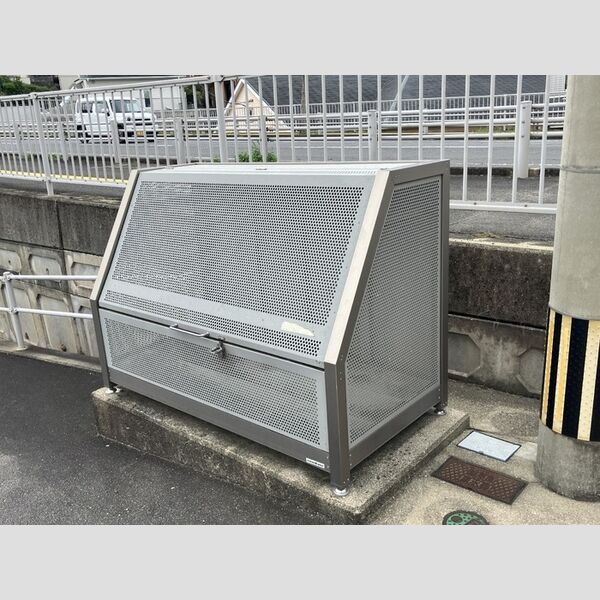 現地周辺 (共用部 ゴミステーション)