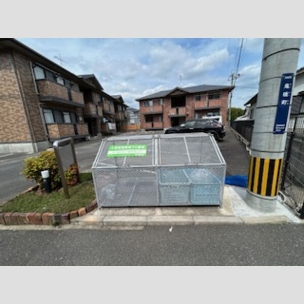 現地周辺 (ゴミ置場)