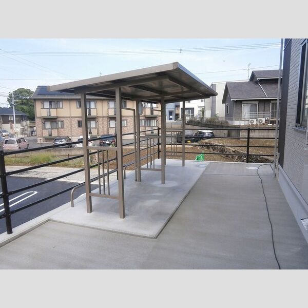 現地周辺 (駐輪場)