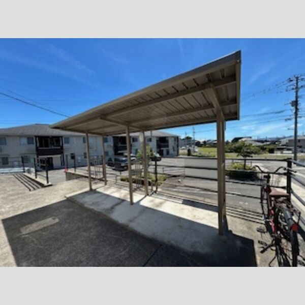 現地周辺 (駐輪場)