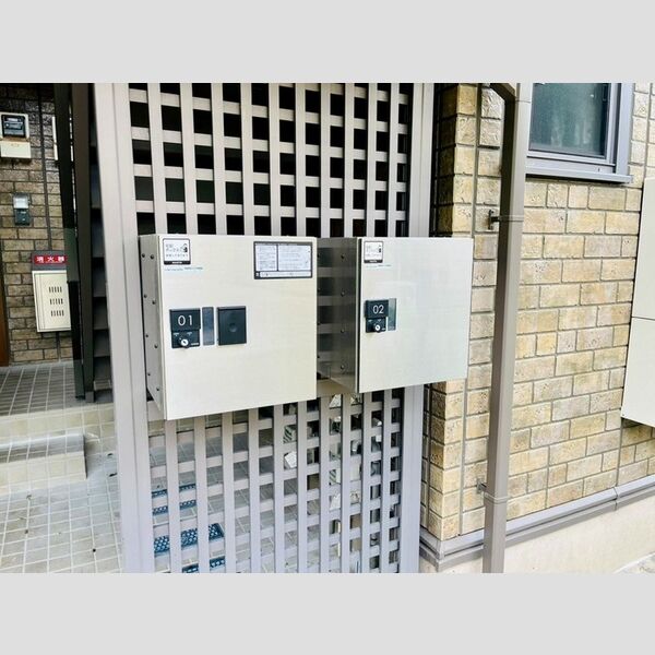 現地周辺 (共用部 宅配ボックス)