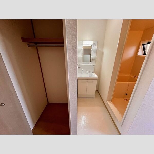 洗面所 (101号室洗面台2025年3月新品交換済み)