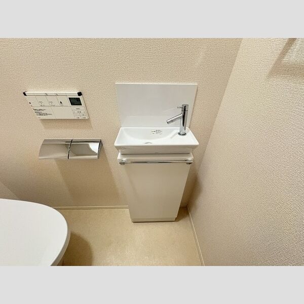 トイレ (手洗い器)