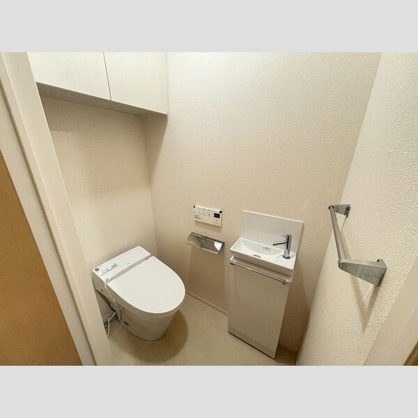 トイレ (温水洗浄暖房便座)