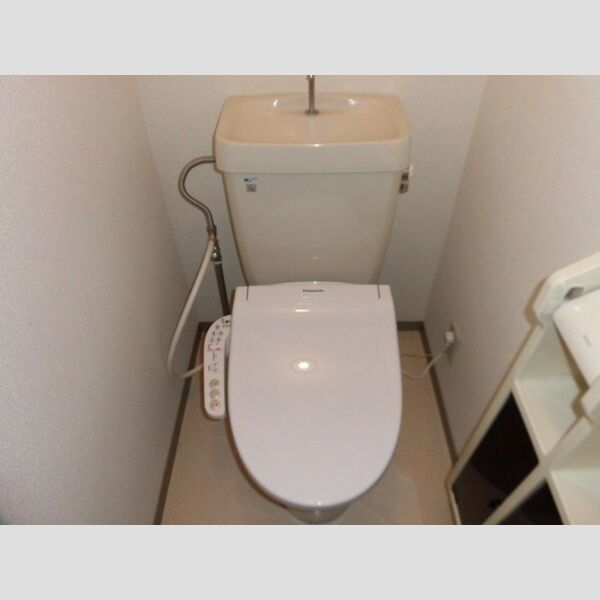 トイレ (トイレ)