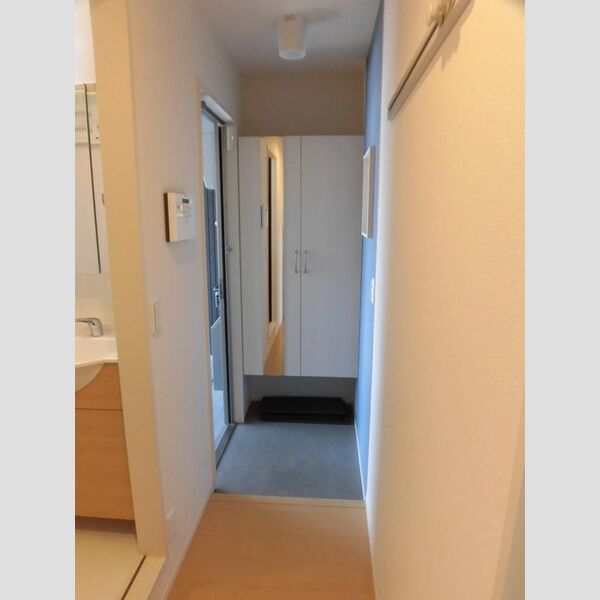 玄関 (玄関スペース)