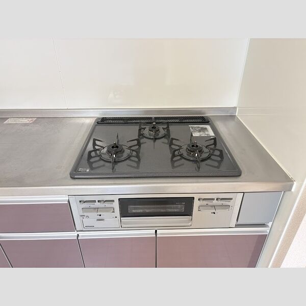 キッチン (3口コンロ)