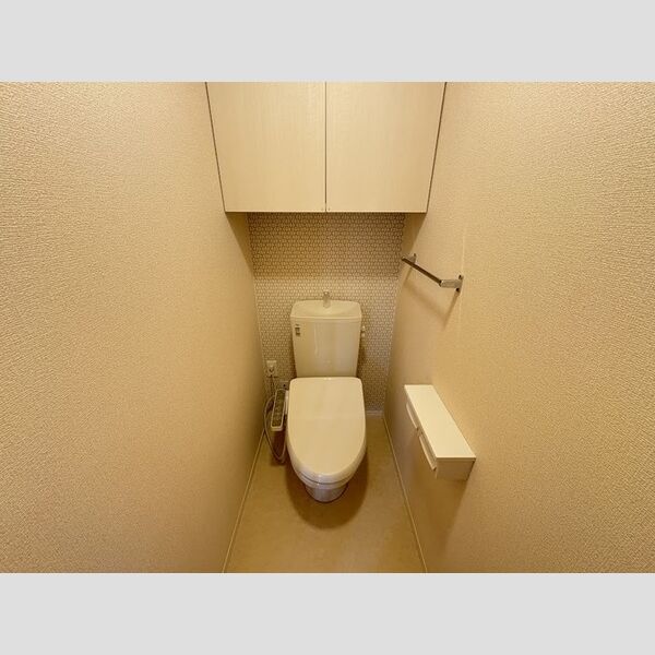 トイレ (温水洗浄暖房便座)