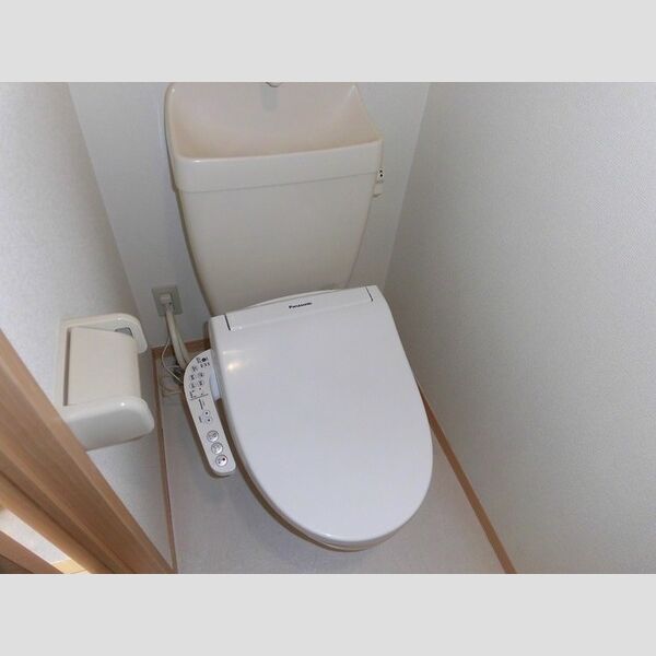 トイレ (トイレ)