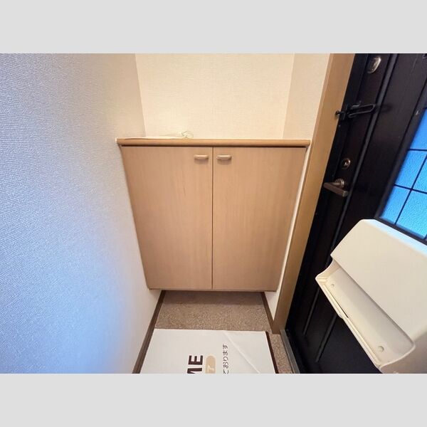 玄関 (B103 玄関)