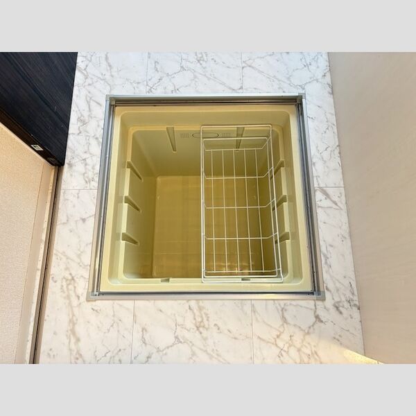 収納 (床下収納)