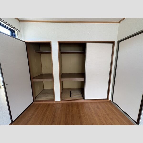 収納 (押入)
