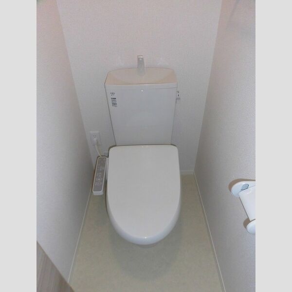 トイレ (トイレ)