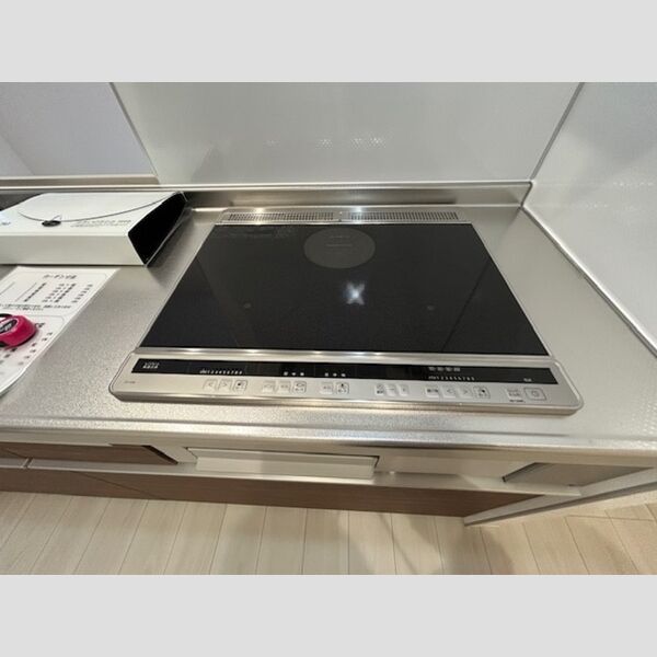 キッチン (3口コンロ)