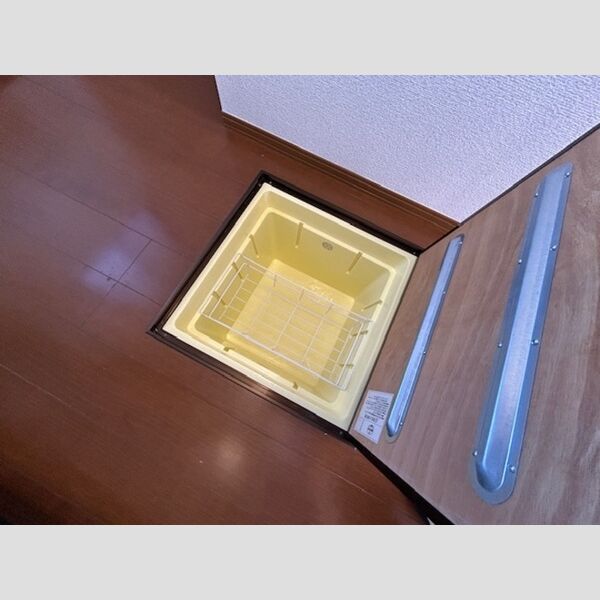 収納 (床下収納)