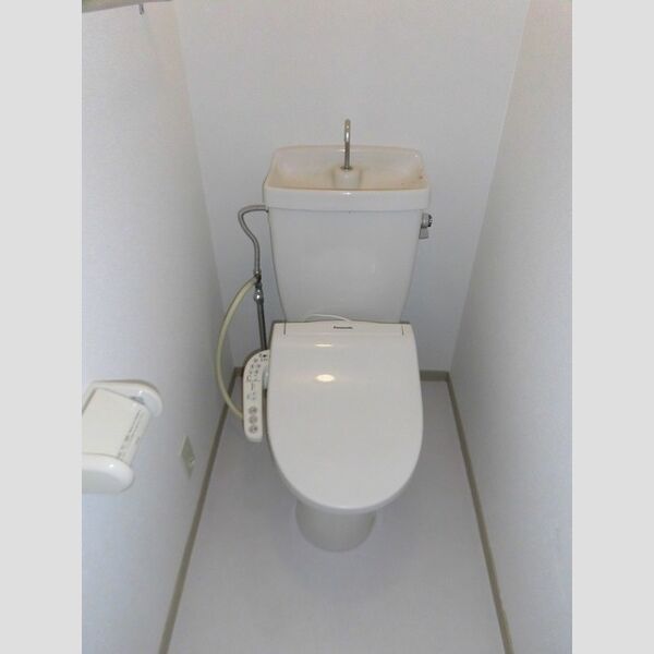 トイレ (トイレ)