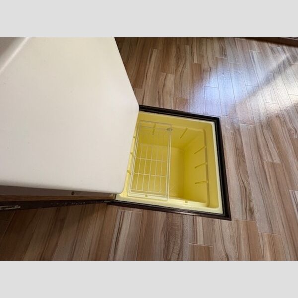 収納 (床下収納)