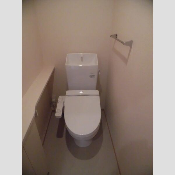 トイレ (トイレ)