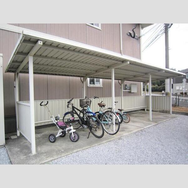 現地周辺 (駐輪場)