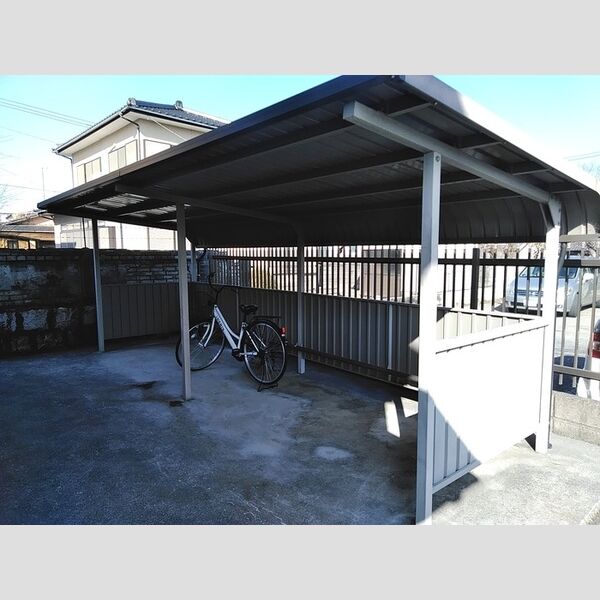 現地周辺 (駐輪場)