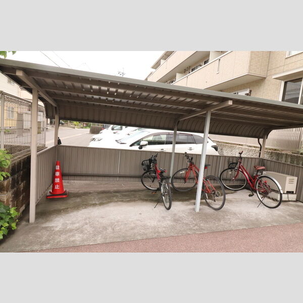 現地周辺 (駐輪場)