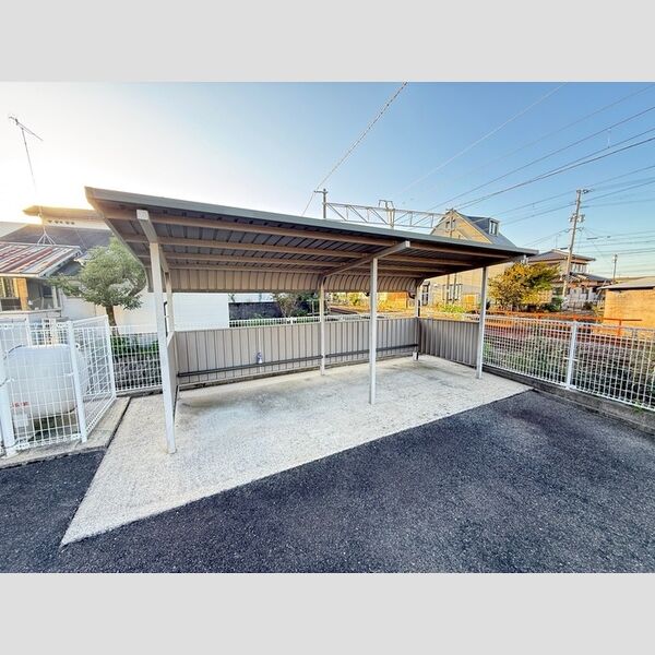 現地周辺 (駐輪場)