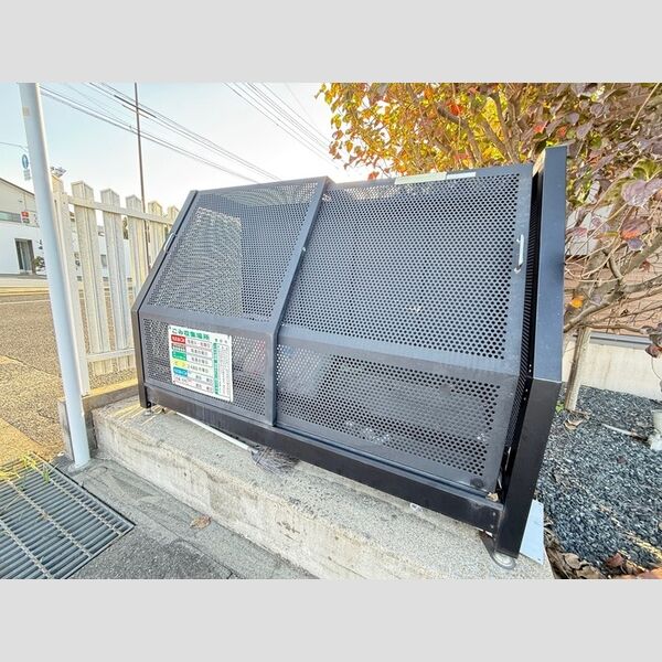 現地周辺 (ゴミ置場)