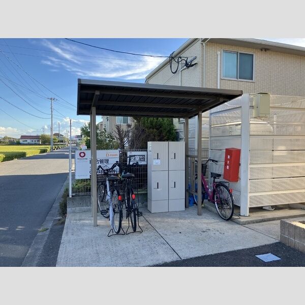 現地周辺 (駐輪場)