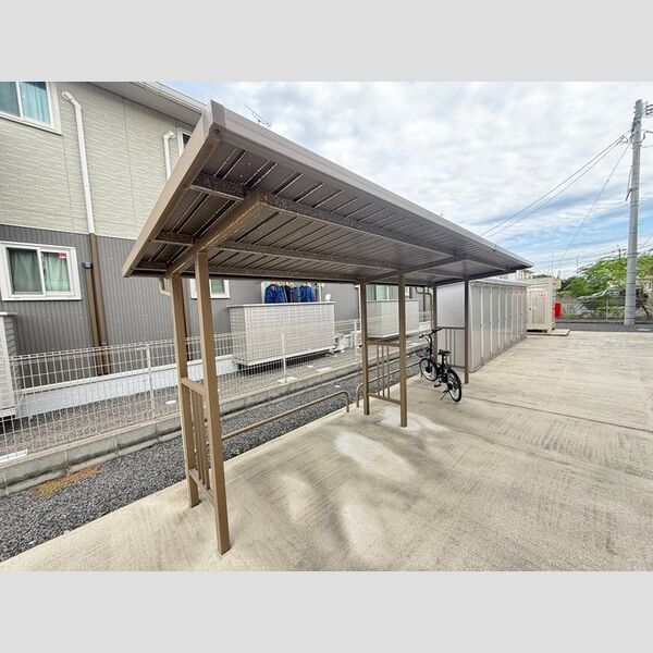 現地周辺 (駐輪場)