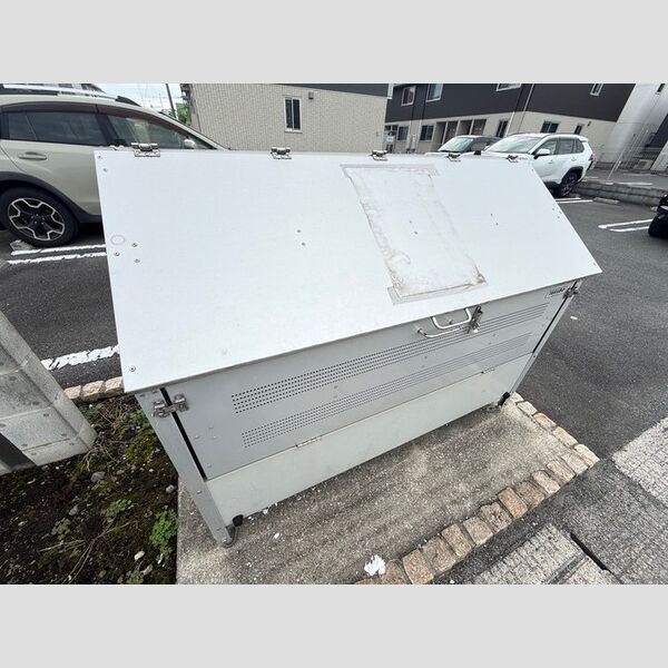 現地周辺 (ゴミ置場)