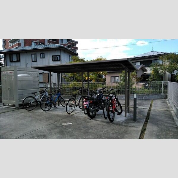 現地周辺 (駐輪場)