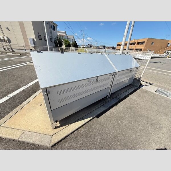 現地周辺 (ゴミ置き場)