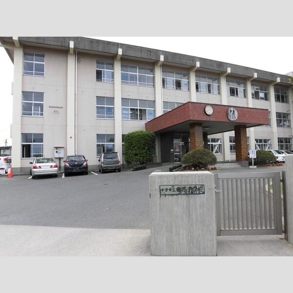 現地周辺 (中津市立鶴居小学校　535m)