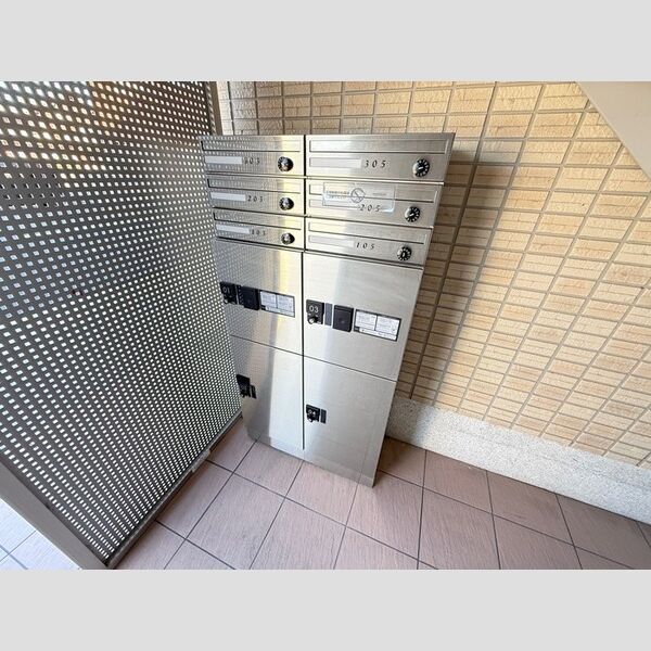 現地周辺 (宅配ボックス付ポスト)
