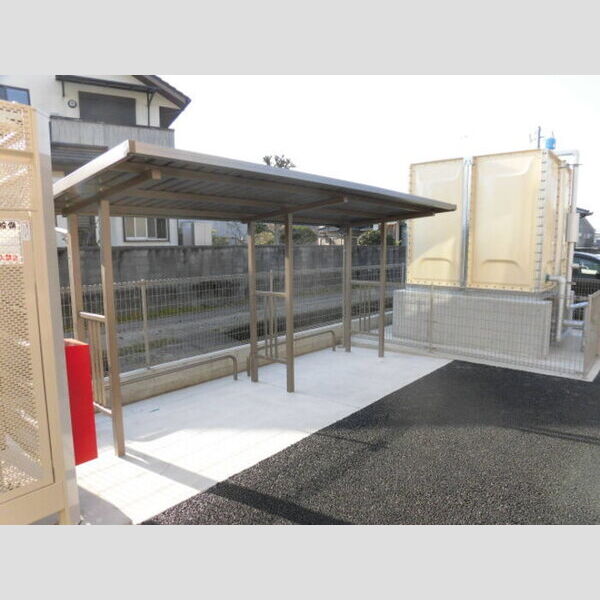 現地周辺 (駐輪場)