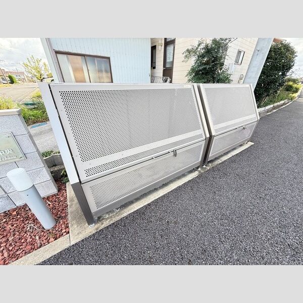 現地周辺 (ゴミ置場)