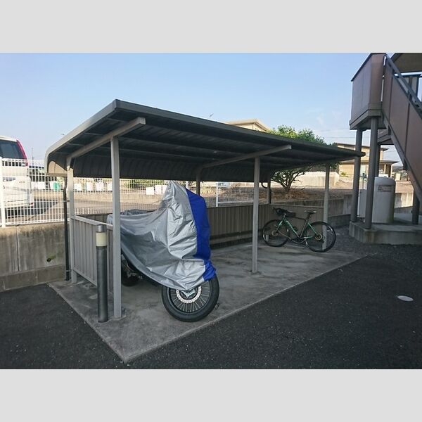 現地周辺 (駐輪場)