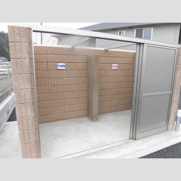 現地周辺 (ゴミ置場)