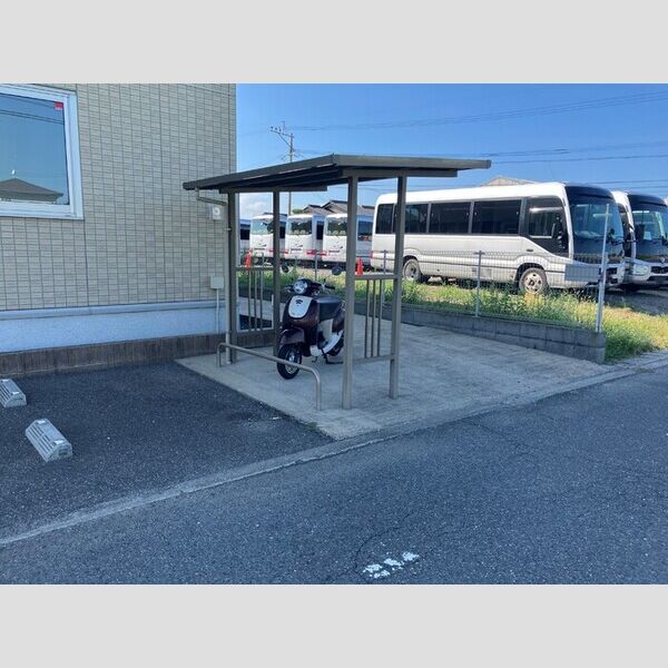 現地周辺 (駐輪場)