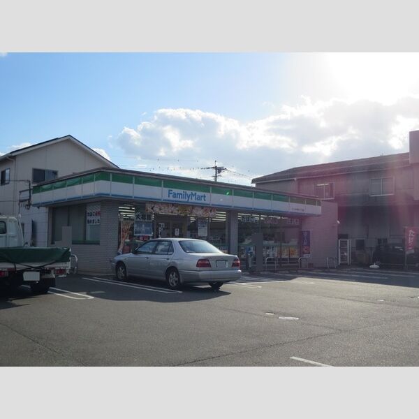 現地周辺 (ファミリーマート大分東浜1丁目店　299m)