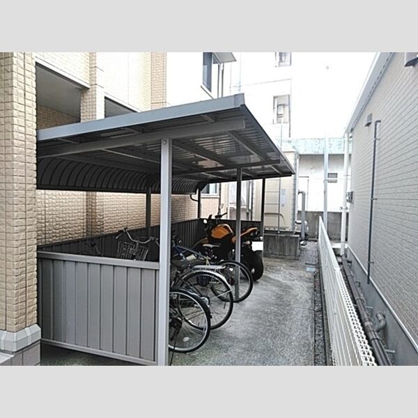 現地周辺 (駐輪場)