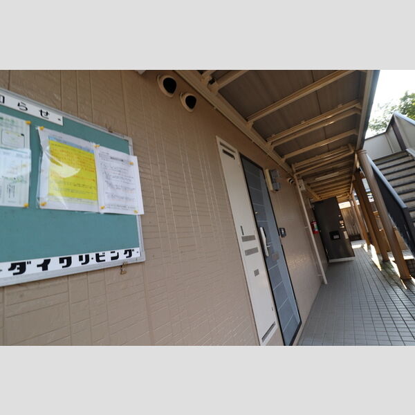 現地周辺 (玄関前廊下部分)