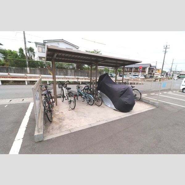 現地周辺 (駐輪場)