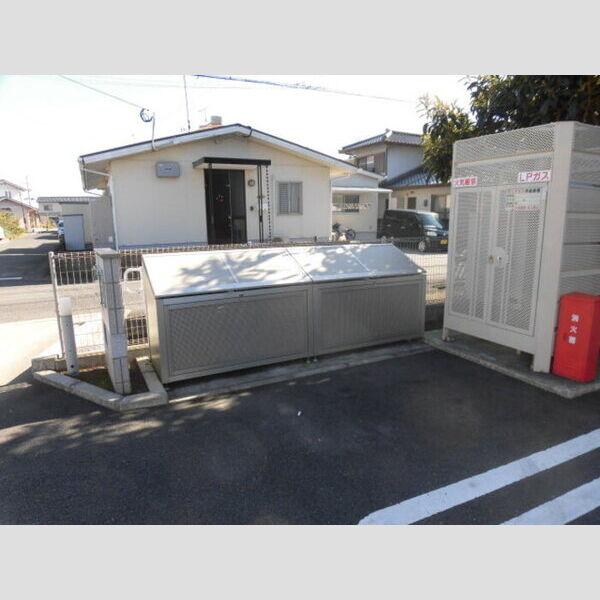 現地周辺 (ゴミ置き場)